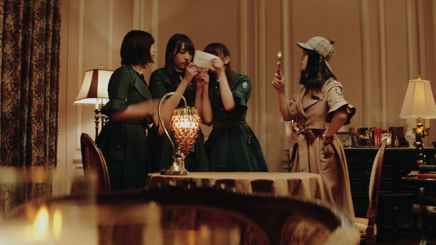 「ロッテ クランキー名探偵ねるの事件簿～怪盗クランキーからの挑戦状～中級問題篇」のワンシーン。