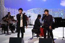左から高橋優、スキマスイッチ。(c)フジテレビ