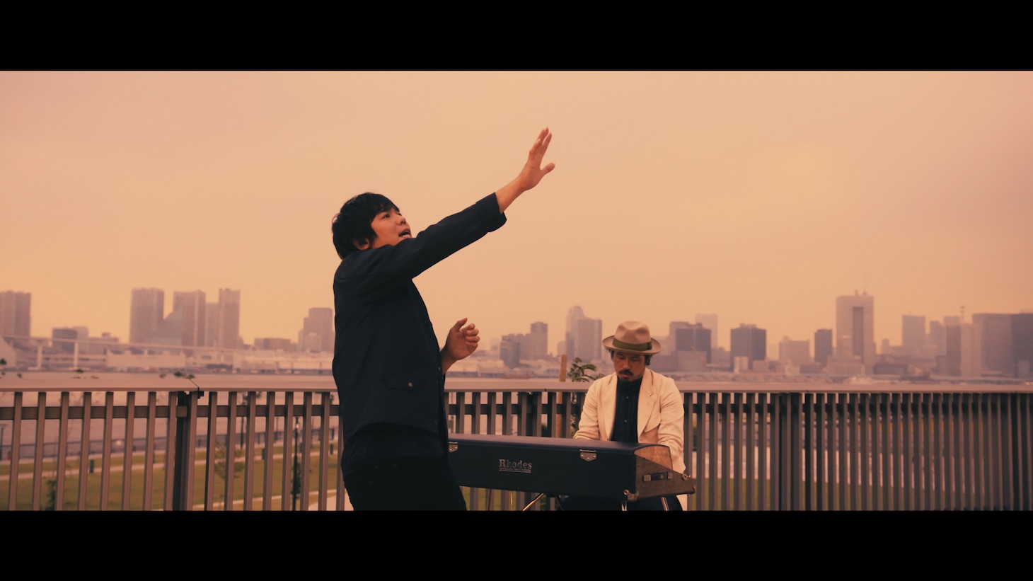 「Revival」MVのワンシーン。