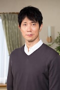 主人公・瀧沢完治を演じる佐々木蔵之介。