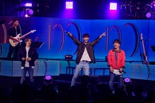 「w-inds. LIVE TOUR 2018 "100"」東京・東京国際フォーラム ホールA公演の様子。（撮影：福岡諒祠）