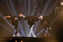 「w-inds. LIVE TOUR 2018 "100"」東京・東京国際フォーラム ホールA公演の様子。（撮影：福岡諒祠）