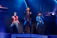 「w-inds. LIVE TOUR 2018 "100"」東京・東京国際フォーラム ホールA公演の様子。（撮影：福岡諒祠）