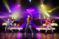 「w-inds. LIVE TOUR 2018 "100"」東京・東京国際フォーラム ホールA公演の様子。（撮影：福岡諒祠）