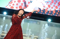 ミニライブ中の椿鬼奴。