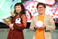 左から椿鬼奴、天津・向。