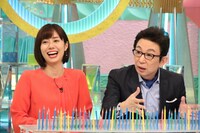 「モノシリーのとっておき」MCの山崎夕貴アナウンサー（左）と古舘伊知郎（右）。 (c)フジテレビ