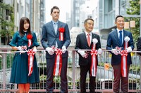 渋谷ストリームのオープニングセレモニーで行われたテープカットの様子。