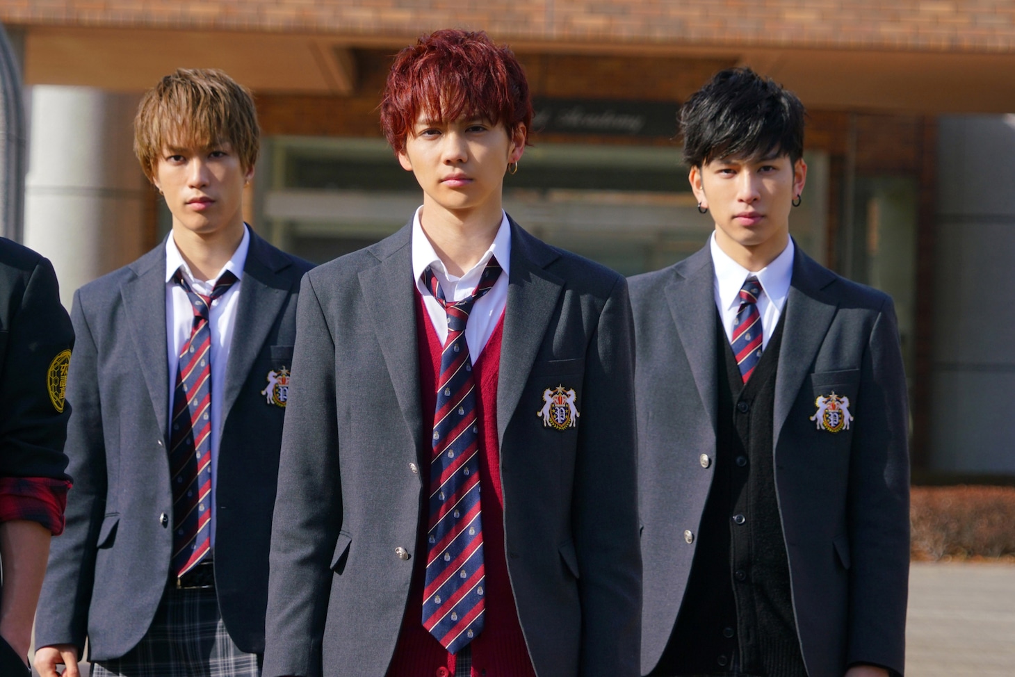 左から藤原樹演じるダンス王子ゴールド・日浦海司、吉野北人演じるダンス王子レッド・天堂光輝、長谷川慎演じるダンス王子ブラック・小田島陸。