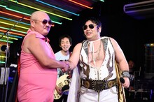 安藤八主博（Vo / ザ・たこさん）と港カヲル（46歳 / グループ魂）。（撮影：緒車寿一）