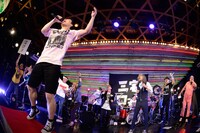 「三宅ロックフェスティバル vol.3」アンコールの様子。（撮影：緒車寿一）