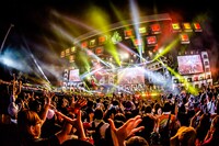 氣志團のライブの様子。（撮影：青木カズロー）