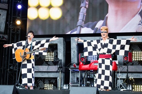 左から森山直太朗、綾小路翔（Vo / 氣志團）。（撮影：釘野孝宏）