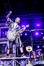 ぽにきんぐだむ（G, Vo / オメでたい頭でなにより）（撮影：青木カズロー）