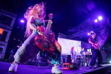 junko（B / 打首獄門同好会）（撮影：釘野孝弘）