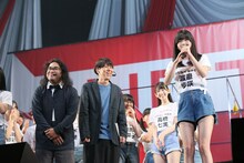 「たいていのことは、生活に支障はなーい」という独特のキャッチフレーズを披露する渡邉歩咲。(c)AKS