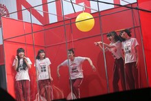 ジェスチャークイズに挑戦するチームNIII。(c)AKS