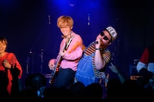 左からフレンズの長島涼平（B）、ひろせひろせ（Vo, Key）。（撮影：繁野潤哉）