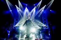 NAKATA（中央）（撮影：川嶋謙吾、渡邊玲奈［田中聖太郎写真事務所］）