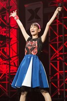 秋本帆華（撮影：川嶋謙吾、渡邊玲奈［田中聖太郎写真事務所］）