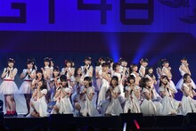 「Maxとき315号」を披露するNGT48。