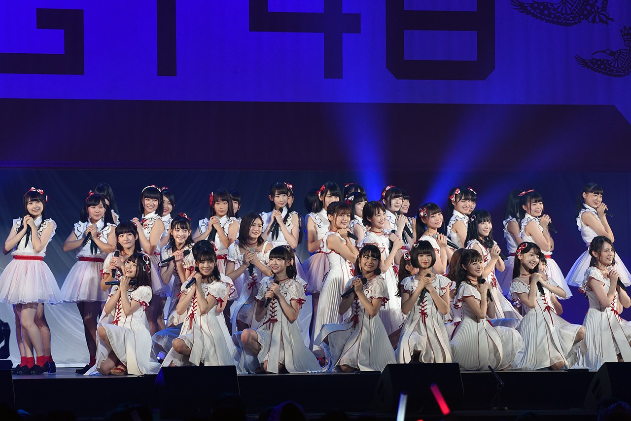 「Maxとき315号」を披露するNGT48。