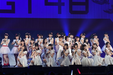 「Maxとき315号」を披露するNGT48。