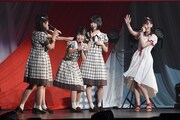 「NGT48のにいがったフレンド!」選抜のステージに勝手に登場した菅原りこ（右）。