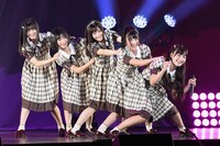 「泣きべそかくまで」を披露する「NGT48のにいがったフレンド!」選抜。