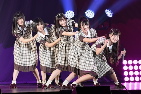 「泣きべそかくまで」を披露する「NGT48のにいがったフレンド!」選抜。