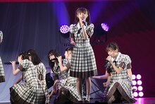 中井りか（中央）