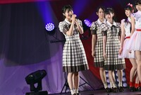 本間日陽（中央）