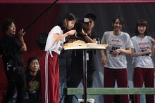 へぎそばを食べる柏木由紀。