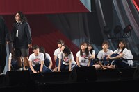 「へぎそばリレー対決」に勝利して落ち込むチームG。