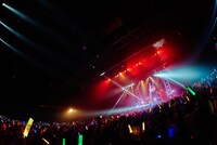 チームしゃちほこ「SYACHI SUMMER 2018 -crazZY!×SWEAT」の様子。（撮影：川嶋謙吾、渡邊玲奈［田中聖太郎写真事務所］）