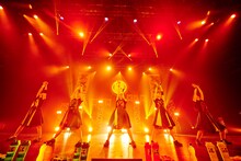 チームしゃちほこ「SYACHI SUMMER 2018 -crazZY!×SWEAT」の様子。（撮影：川嶋謙吾、渡邊玲奈［田中聖太郎写真事務所］）