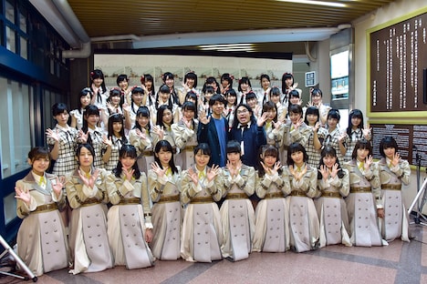 NGT48とロッチ。