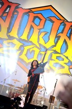 猪狩秀平（G, Vo / HEY-SMITH）（撮影：半田安政[Showcase]）