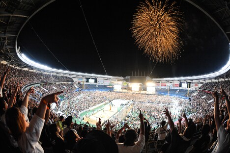 「AIR JAM 2018」でのHi-STANDARDのアクトの様子。（撮影：本田裕二）