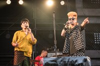 森山直太朗と綾小路翔（Vo / 氣志團）。（撮影：釘野孝宏）