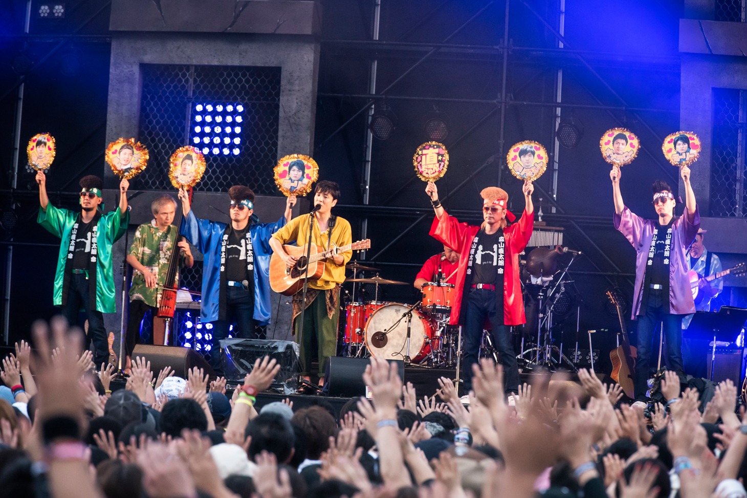 森山直太朗と氣志團メンバー。（撮影：釘野孝宏）