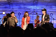 左からうつみようこ、泉茉里、鮎川誠。（撮影：橋本塁）