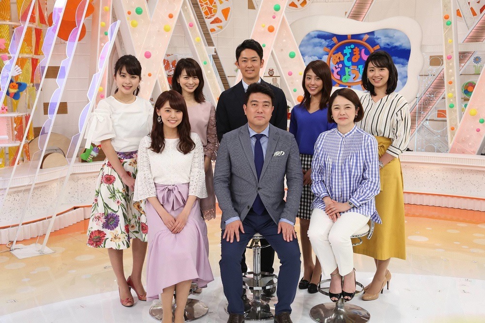 フジテレビ系「めざましどようび」出演者たち。 (c)フジテレビ