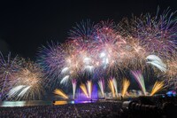 「WE ▼ NAMIE HANABI SHOW」の様子。