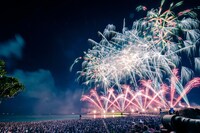 「WE ▼ NAMIE HANABI SHOW」の様子。