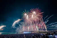 「WE ▼ NAMIE HANABI SHOW」の様子。