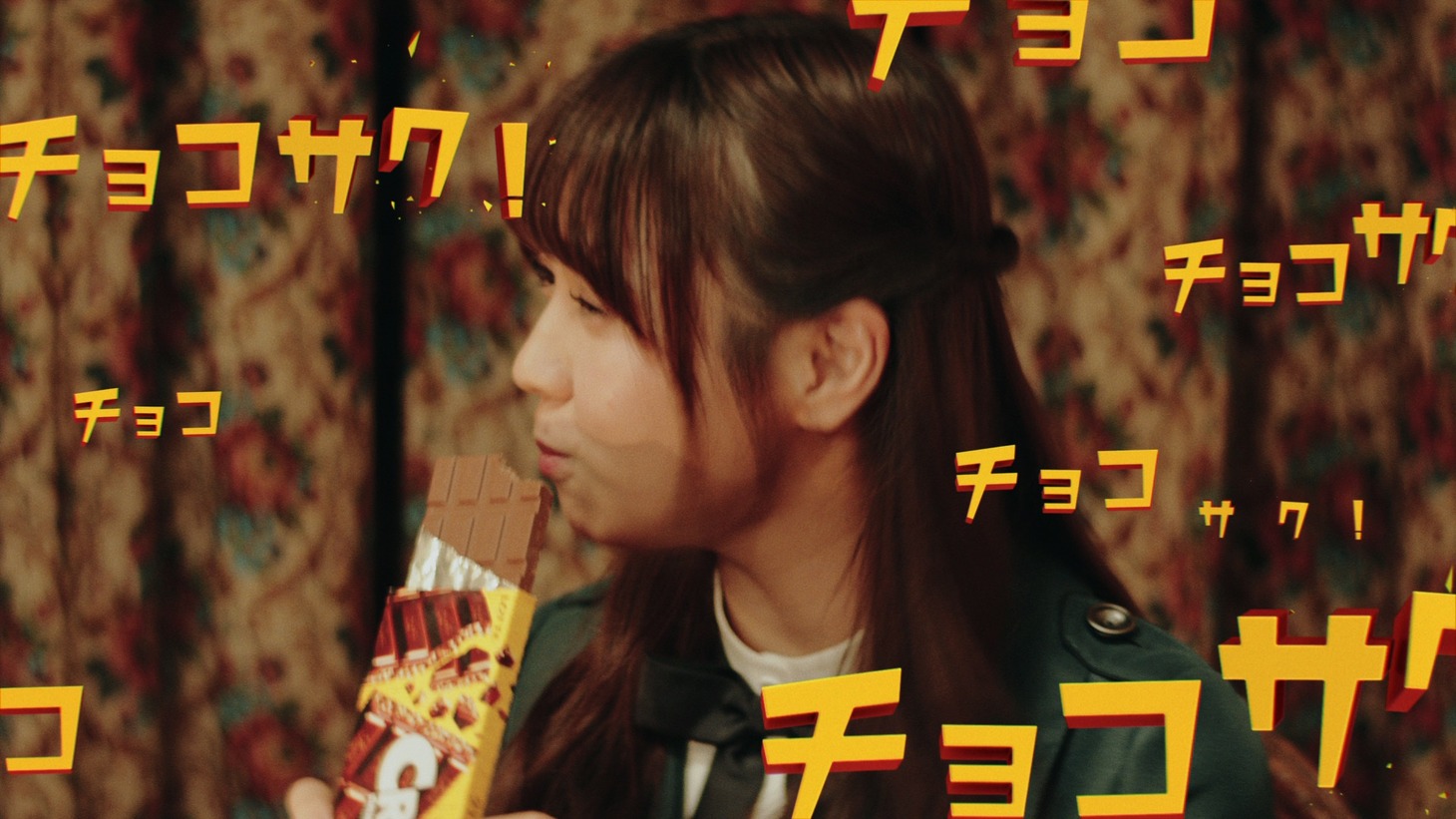ロッテ「クランキー」CM「名探偵ねるの事件簿～怪盗クランキーからの挑戦状～中級解答」編のワンシーン。