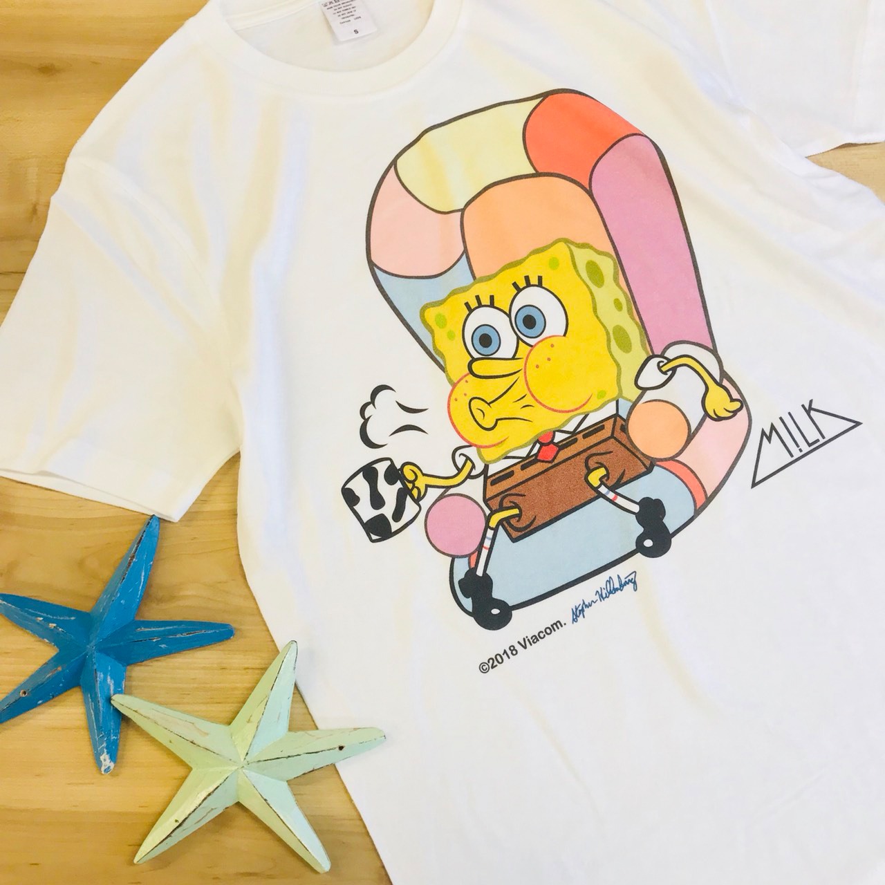 M!LK×スポンジ・ボブのTシャツ。