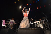 脇田もなり「2ndアルバム『AHEAD!』リリース・ツアー・ファイナル＆脇田もなりソロ2周年」アンコールの様子。