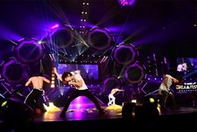 ゴールデンボンバー (c)テレビ朝日ドリームフェスティバル2018（撮影：岸田哲平）